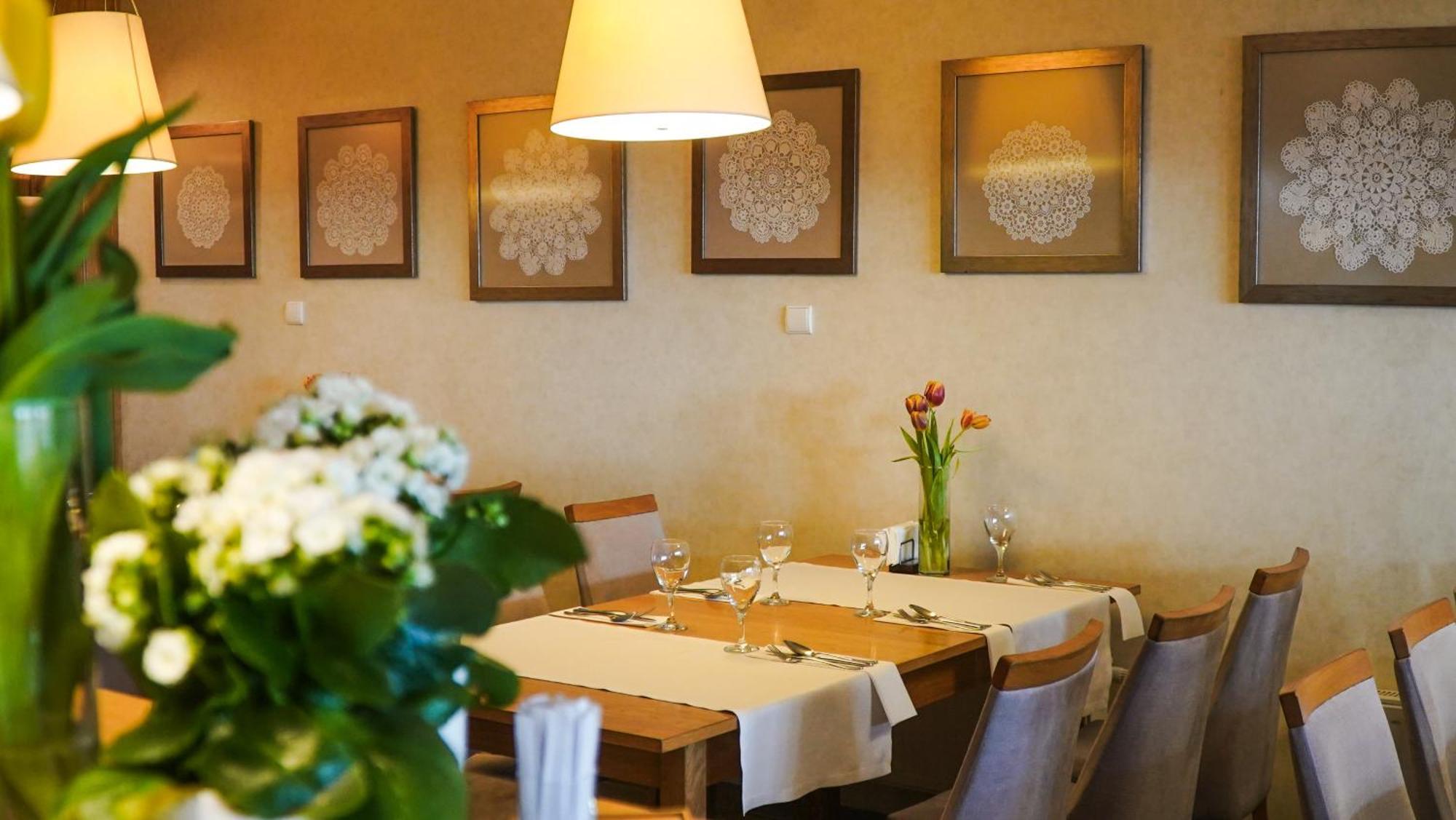 Hotel Antek Zlinice ภายนอก รูปภาพ