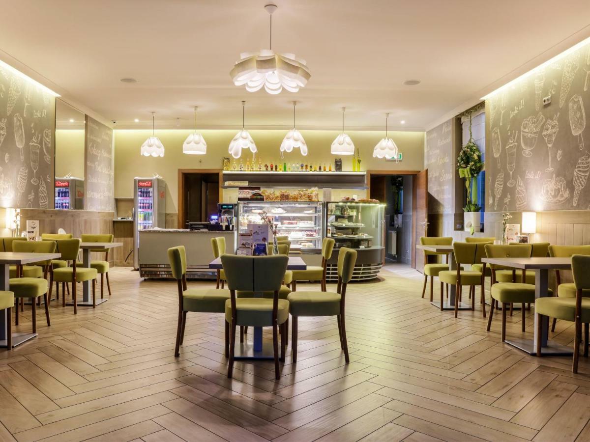 Hotel Antek Zlinice ภายนอก รูปภาพ