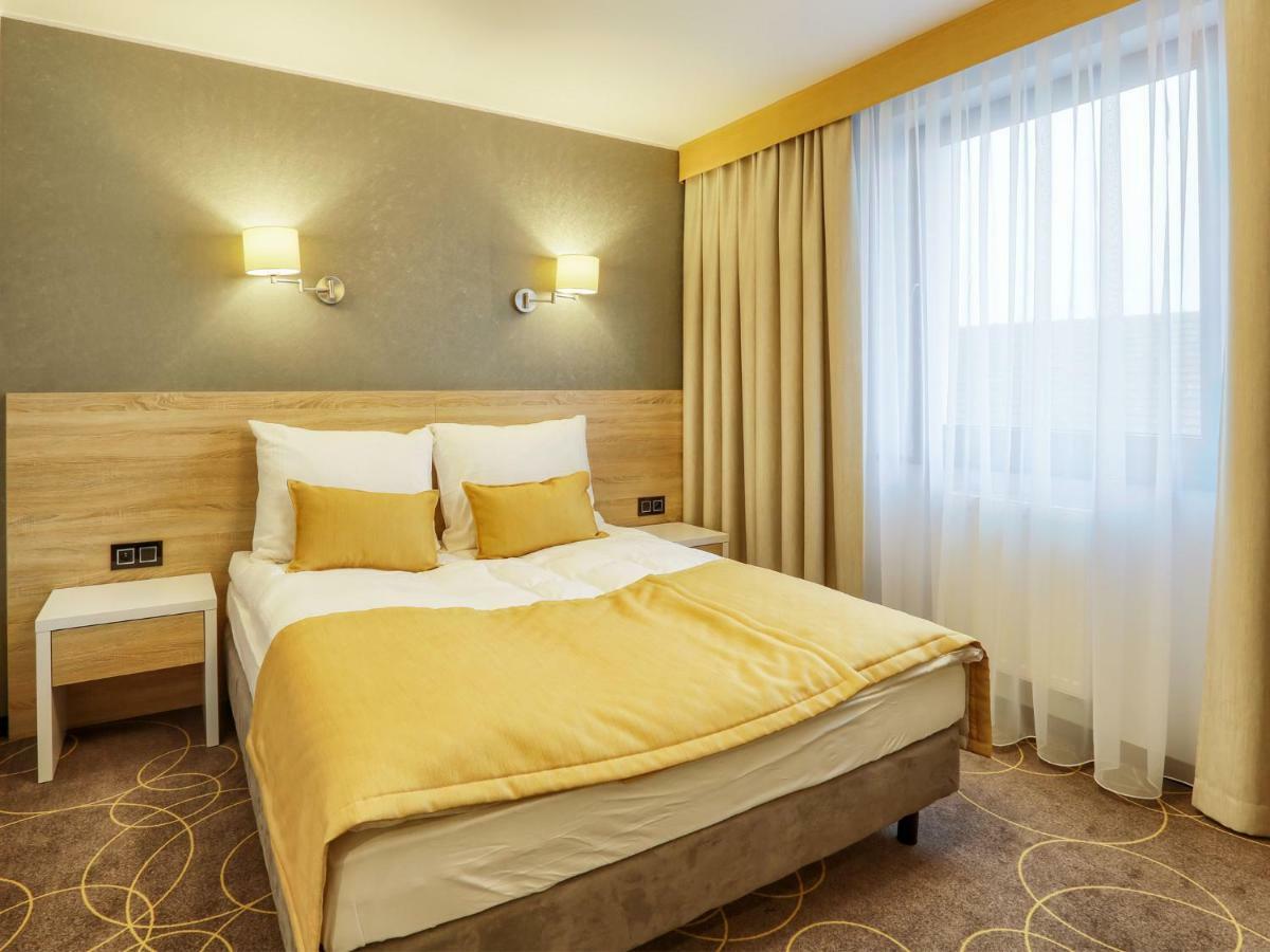 Hotel Antek Zlinice ภายนอก รูปภาพ