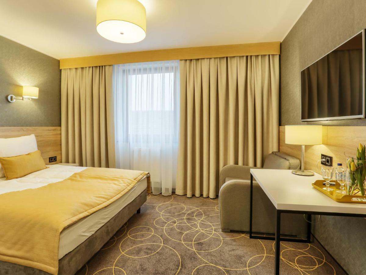 Hotel Antek Zlinice ภายนอก รูปภาพ