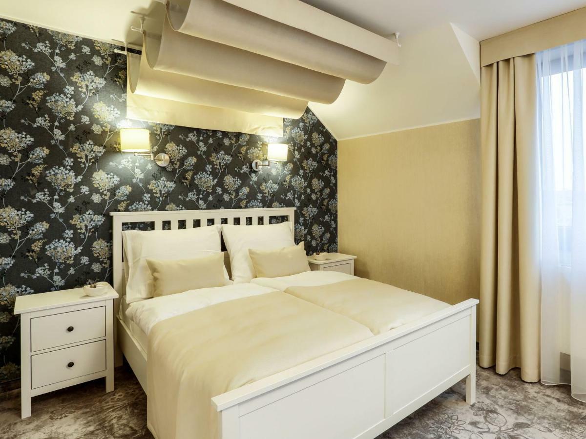 Hotel Antek Zlinice ภายนอก รูปภาพ