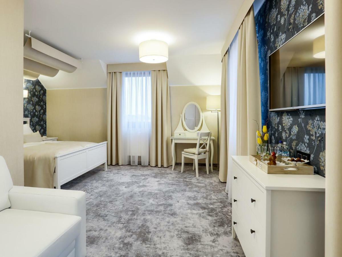 Hotel Antek Zlinice ภายนอก รูปภาพ