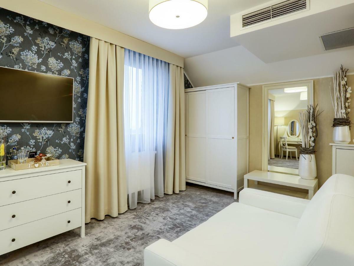 Hotel Antek Zlinice ภายนอก รูปภาพ